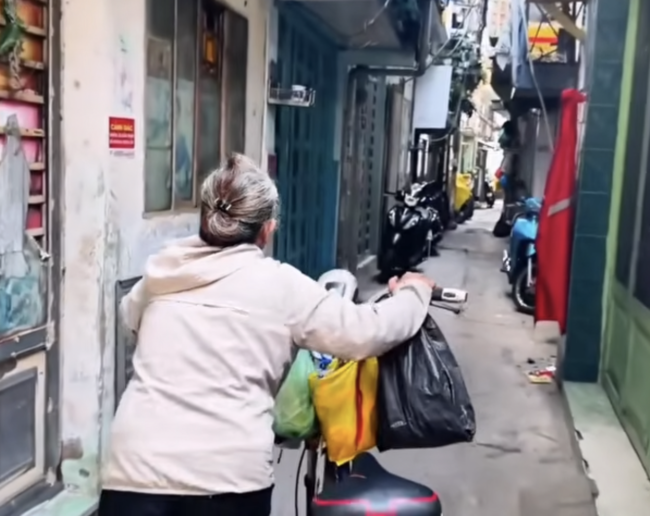 Nữ nghệ sĩ cải lương xế chiều lượm ve chai và ơn nghĩa với Quý Bình - Ảnh 2.