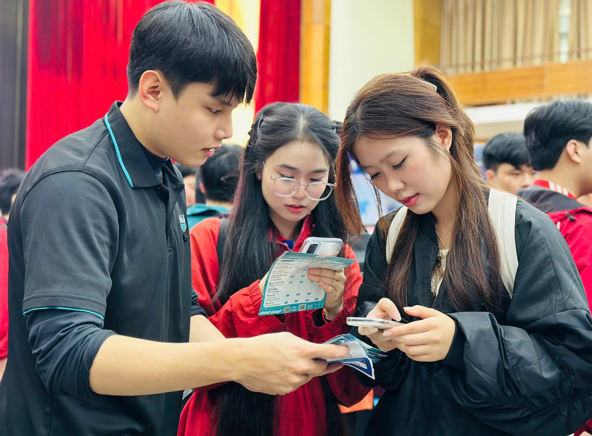 Học ngành nào để có thể làm việc ở bất cứ đâu?插图 z7301069971112_e4df9dbbc003350b04201e62d16fc106.jpg