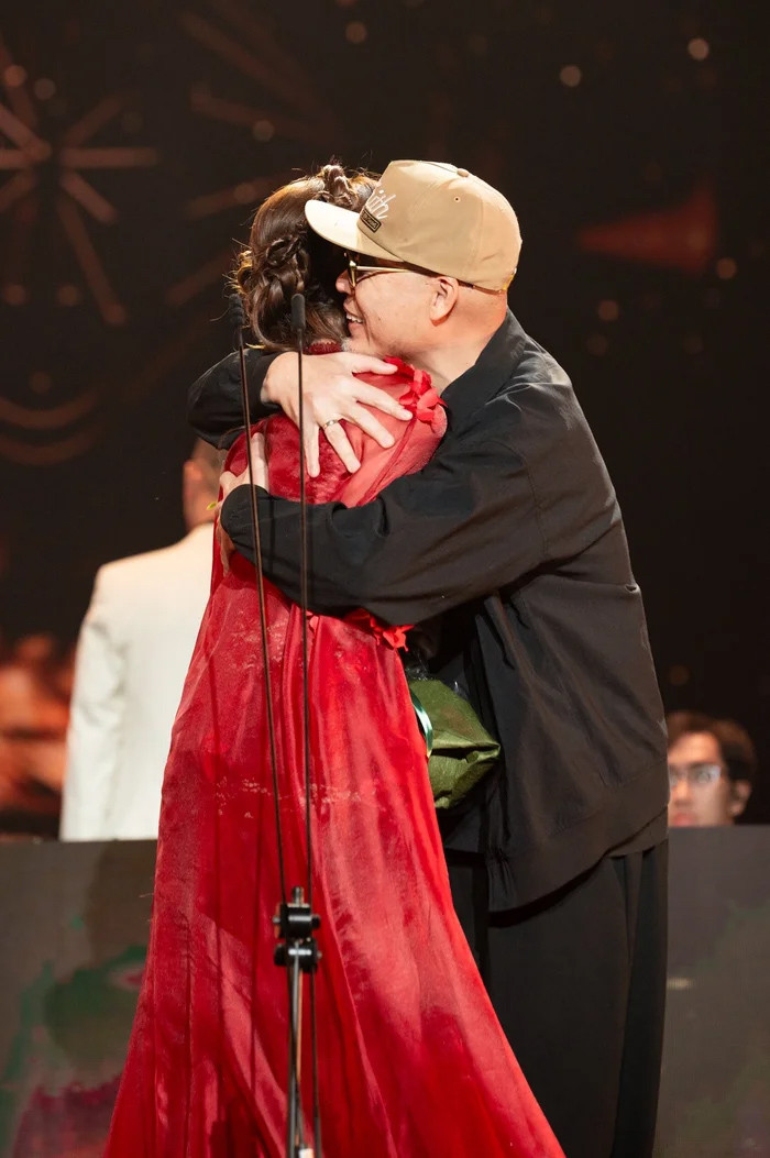 Người đàn ông đặc biệt gửi lời ngắn gọn nhưng đầy ý nghĩa đến Hòa Minzy là ai?插图 Người đàn ông đặc biệt gửi lời ngắn gọn nhưng đầy ý nghĩa đến Hòa Minzy là ai?- Ảnh 1.