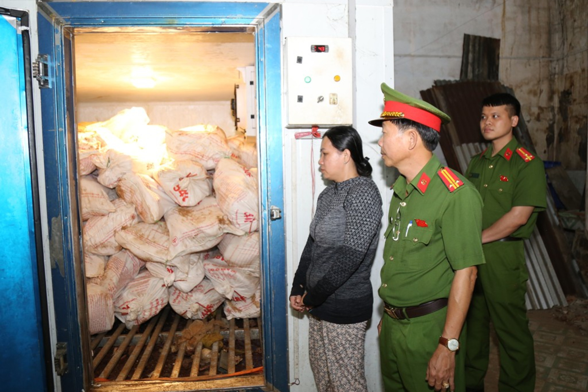 Hà Nội: Thu giữ hơn 60 tấn lòng lợn không rõ nguồn gốc tại kho đông lạnh插图4