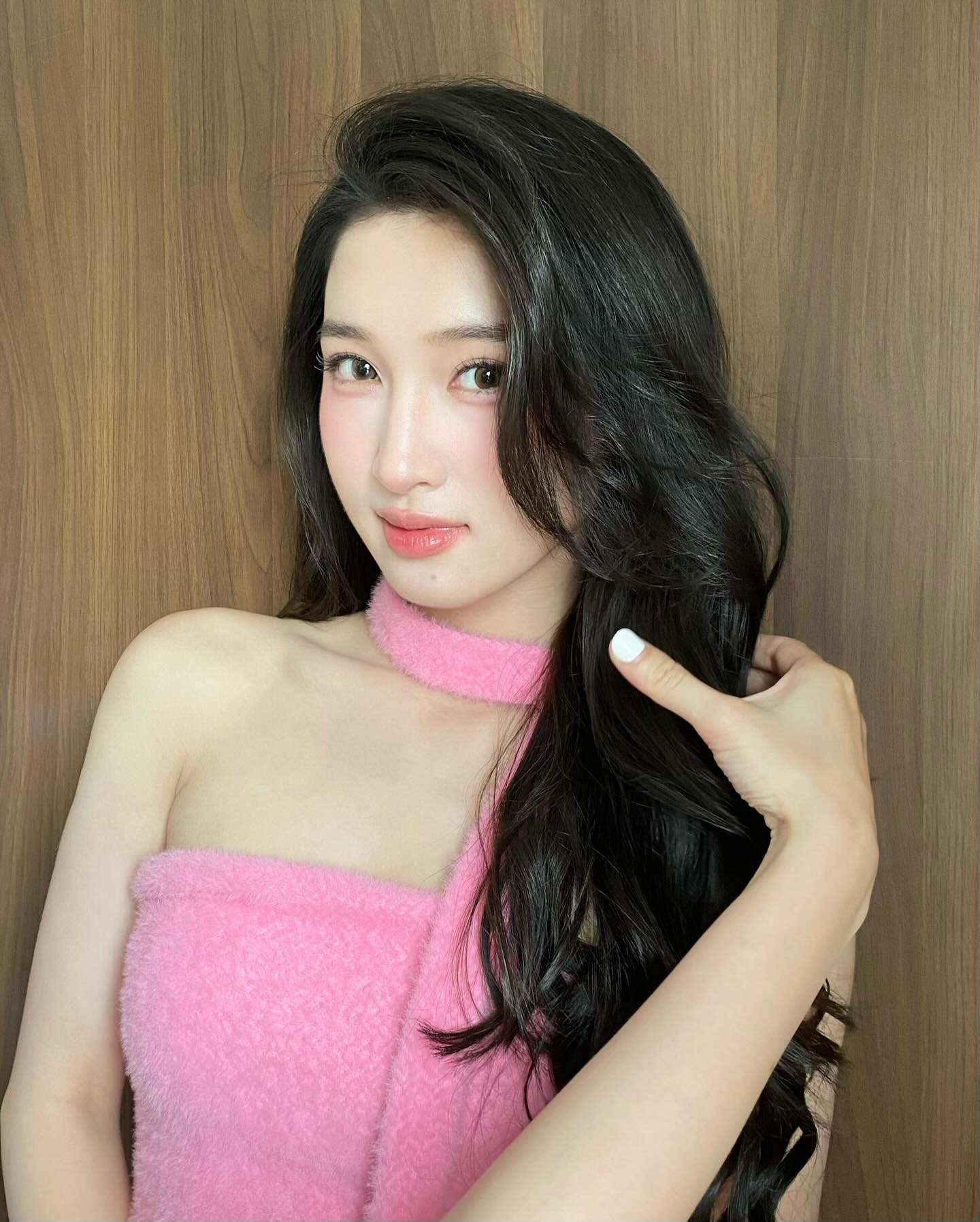 Ảnh một năm trước của Á hậu Phương Nhi được chuyên gia trang điểm 'đào lại' - Ảnh 3.