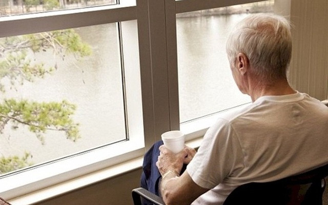 Tôi sống nhờ nhà con trai 8 năm, cố ý để lại 900 triệu cho con gái: Câu nói của con dâu khiến tôi lặng người - Ảnh 2.