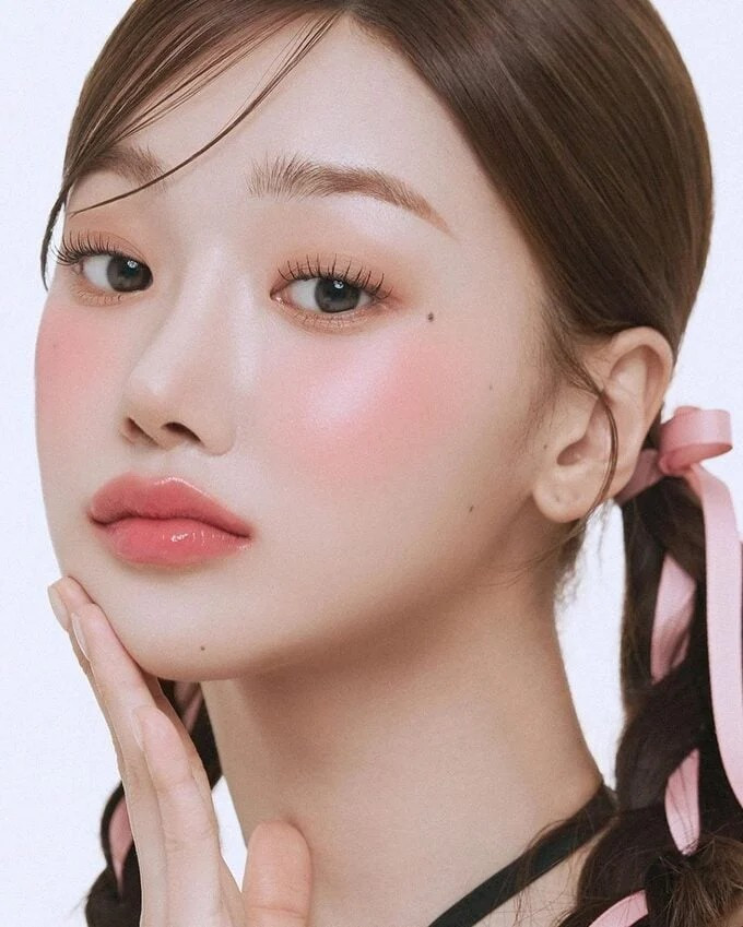 Xu hướng trang điểm năm 2026: Các tông màu ấm áp của thập niên 90 đang trở lại - Ảnh 4.
