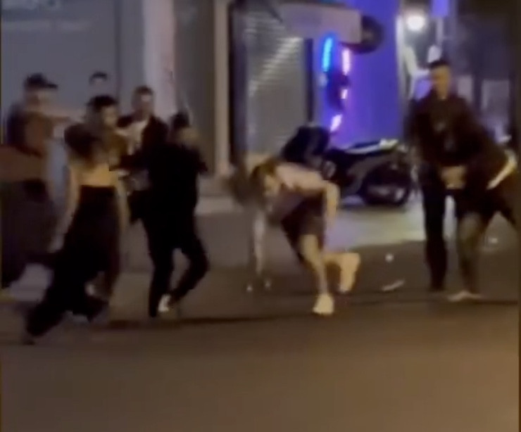 Tin mới vụ nhóm du khách nước ngoài bị đuổi đánh tới tấp ở Nha Trang插图1