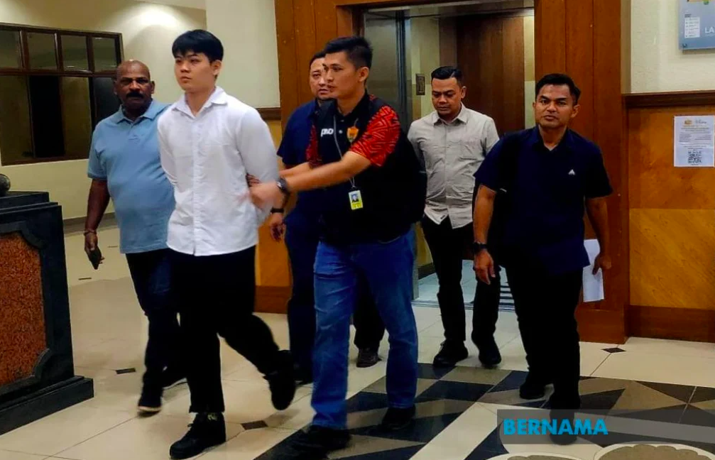 KOL 23 tuổi bị phạt 220 triệu vì đăng video cho người vô gia cư ăn xương gà插图1 KOL bị phạt x2.png