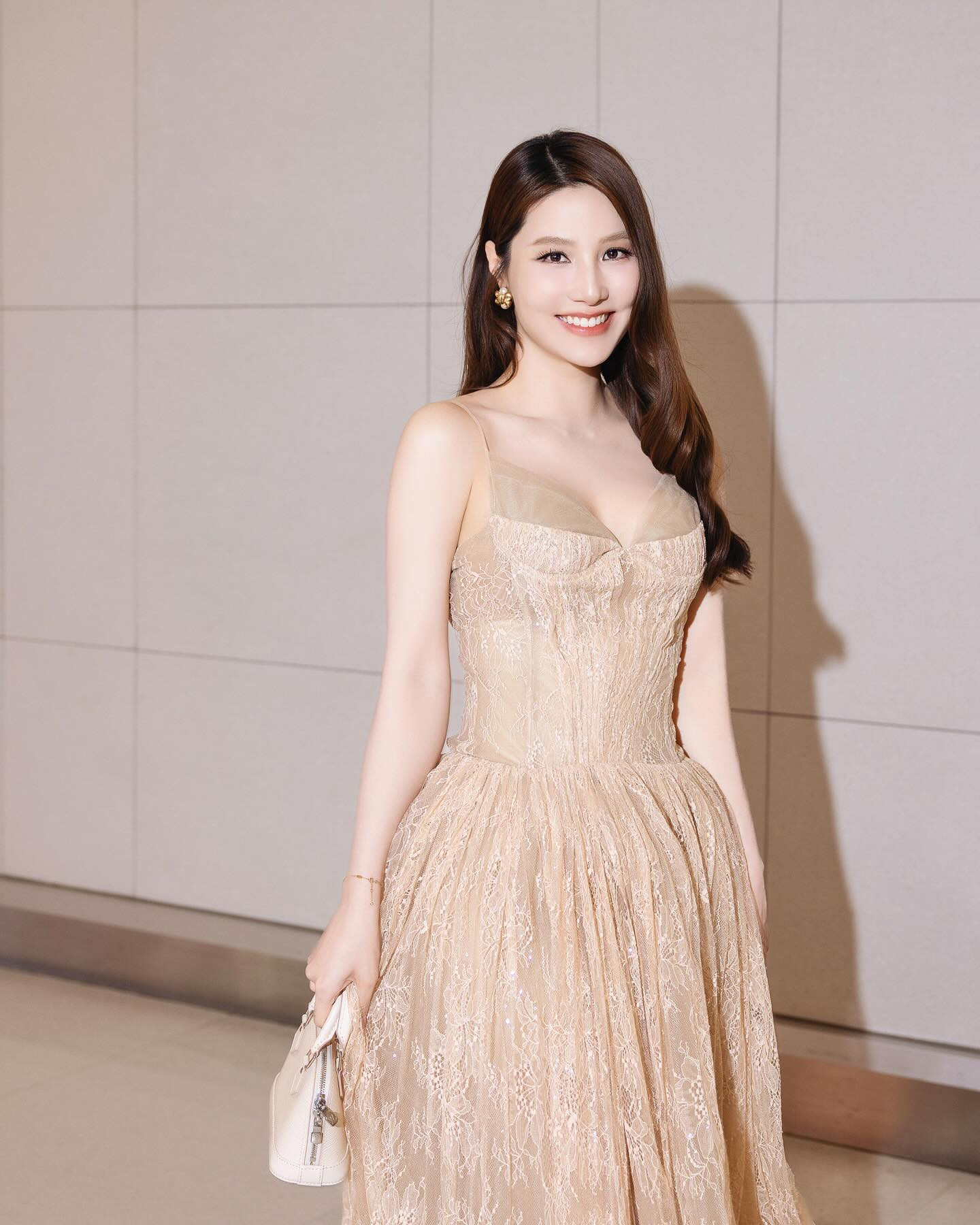 Một năm sau ngày sinh quý tử, sắc vóc nữ diễn viên tuổi Ngọ thay đổi ngỡ ngàng插图6 Một năm sau ngày sinh quý tử, sắc vóc nữ diễn viên tuổi Ngọ thay đổi ngỡ ngàng - Ảnh 8.