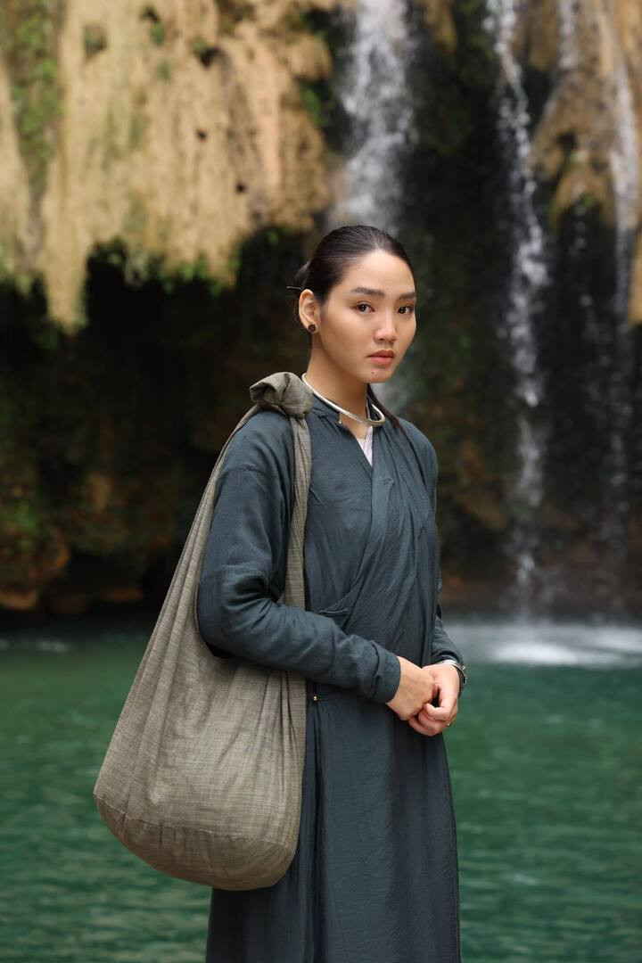 Dù còn rất trẻ nhưng Minh Anh không còn là tân binh của điện ảnh Việt. Năm 2025, cô đảm nhận vai nữ chính trong phim trăm tỷ