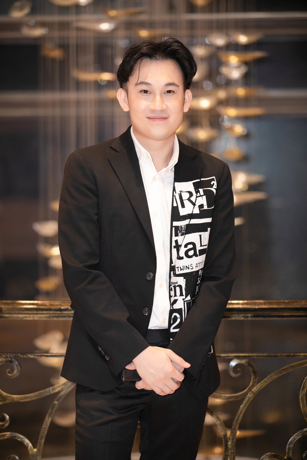 Nam ca sĩ Việt rao bán gấp biệt thự 17 tỷ đồng ở Mỹ vì lí do bất ngờ - Ảnh 2.