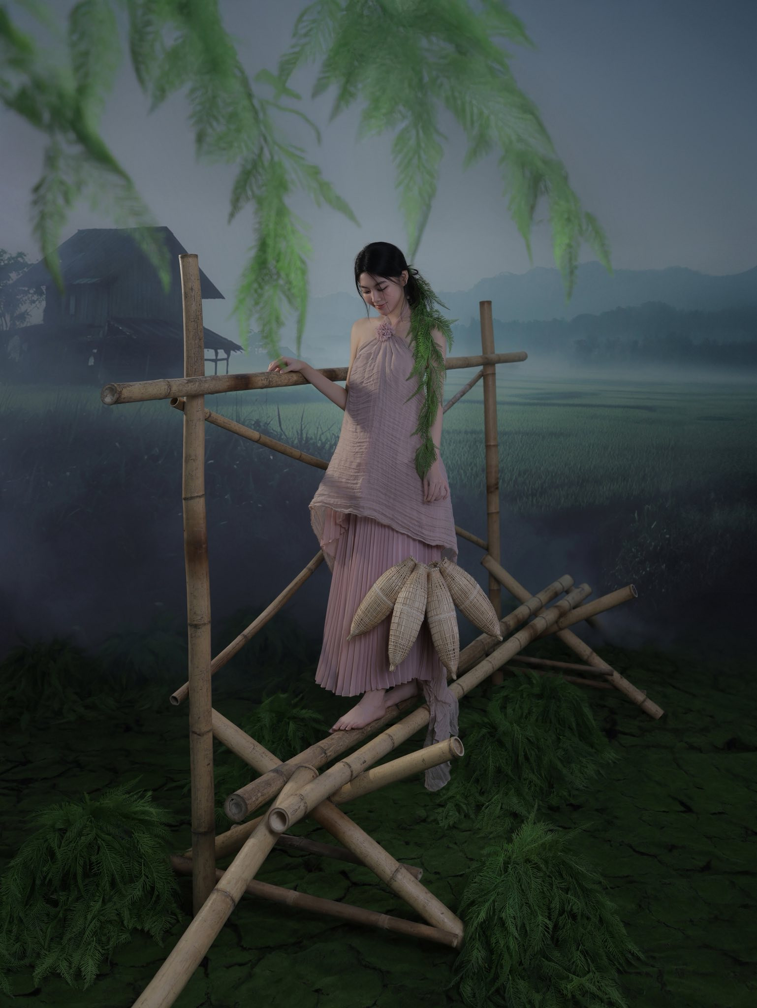 Lọ Lem - con gái MC Quyền Linh gây thương nhớ với áo yếm cách điệu - Ảnh 8.