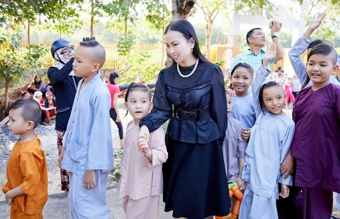 Cuộc sống viên mãn của ca sĩ Hà Phương bên chồng tỷ phú Chính Chu - Ảnh 14.