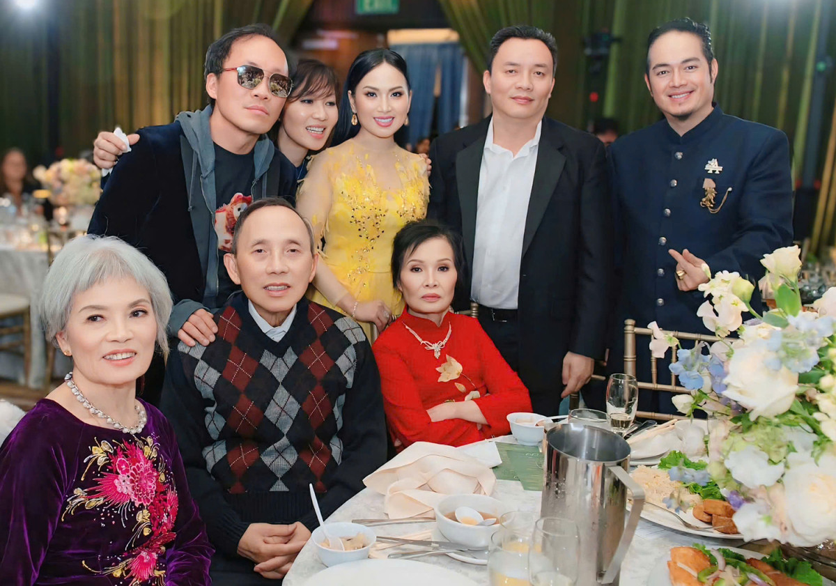 Cuộc sống viên mãn của ca sĩ Hà Phương bên chồng tỷ phú Chính Chu - Ảnh 2.