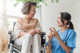 Đưa mẹ vào viện dưỡng lão sau 4 tháng chăm sóc: Không phải tôi bất hiếu mà là bất lực - Ảnh 1.