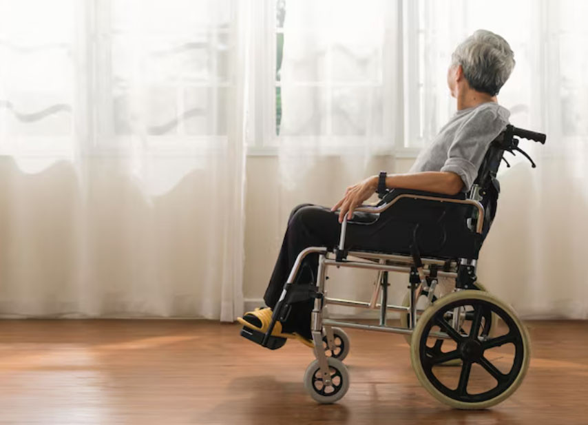 Giữ chặt lương hưu khi con hỏi vay, tôi đổi lại những năm tháng tuổi già đầy ân hận - Ảnh 1.