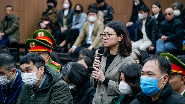 Cựu Cục trưởng Trần Việt Nga tại phiên toà.