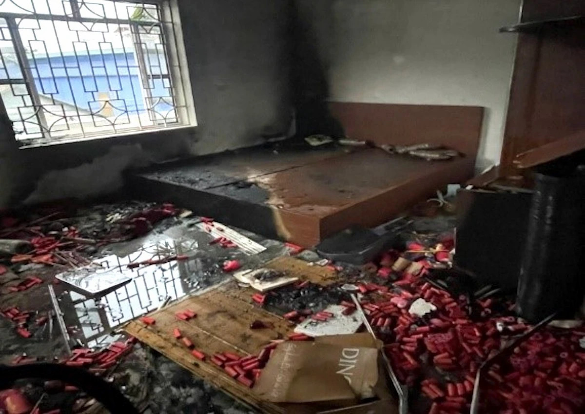 Thiếu niên 15 tuổi dập nát hai bàn tay vì pháo tự chế插图1 Thiếu niên 15 tuổi dập nát hai bàn tay vì pháo tự chế插图1