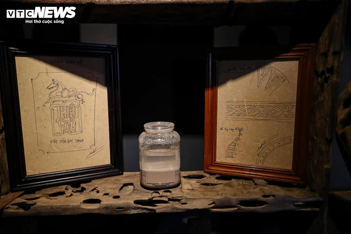 Tượng ngựa giá bạc triệu hút khách dịp Tết Bính Ngọ 2026 - 9