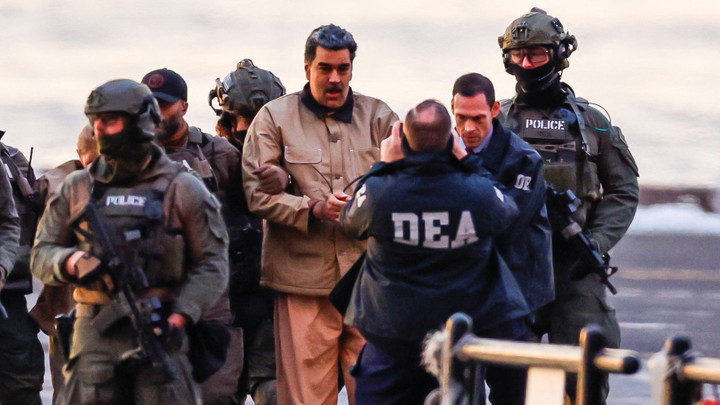 Ông Maduro trên đường đến tòa án ở New York, Mỹ. (Ảnh: Reuters)