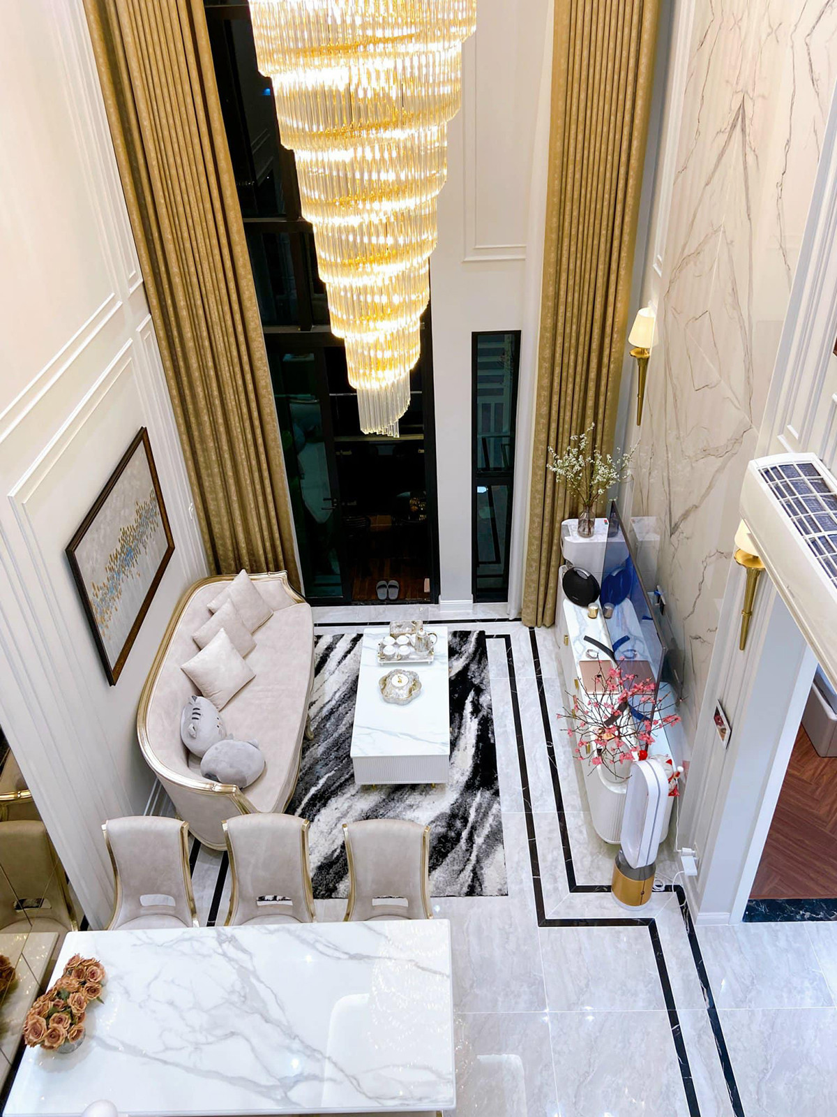 Vũ Văn Thanh chi 500 triệu cho bạn gái và cuộc sống sang chảnh ở tp . Hcm - Ảnh 7.