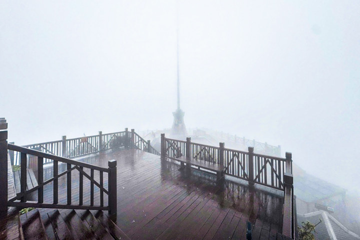 Nhiệt độ giảm xuống -3°C rạng sáng, băng giá phủ trắng đỉnh Fansipan - 5