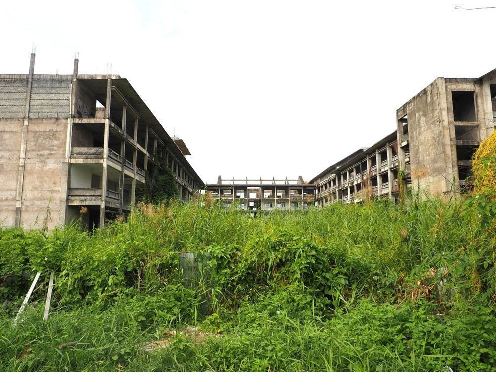 Công trình Trường THCS Hiệp Bình Phước khởi công xây dựng từ năm 2018 nhưng đến nay bị bỏ hoang