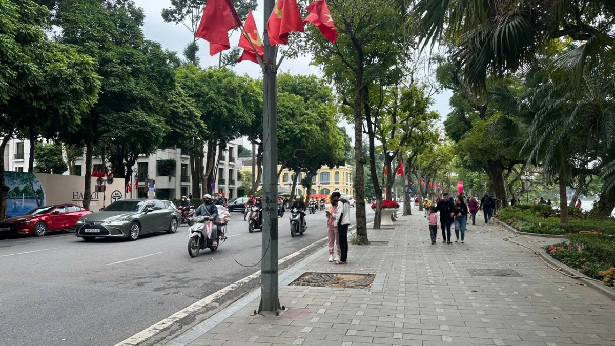 nguoi dan thu don do dac, ban giao mat bang phia Dong ho hoan kiem, ha noi hinh anh 1