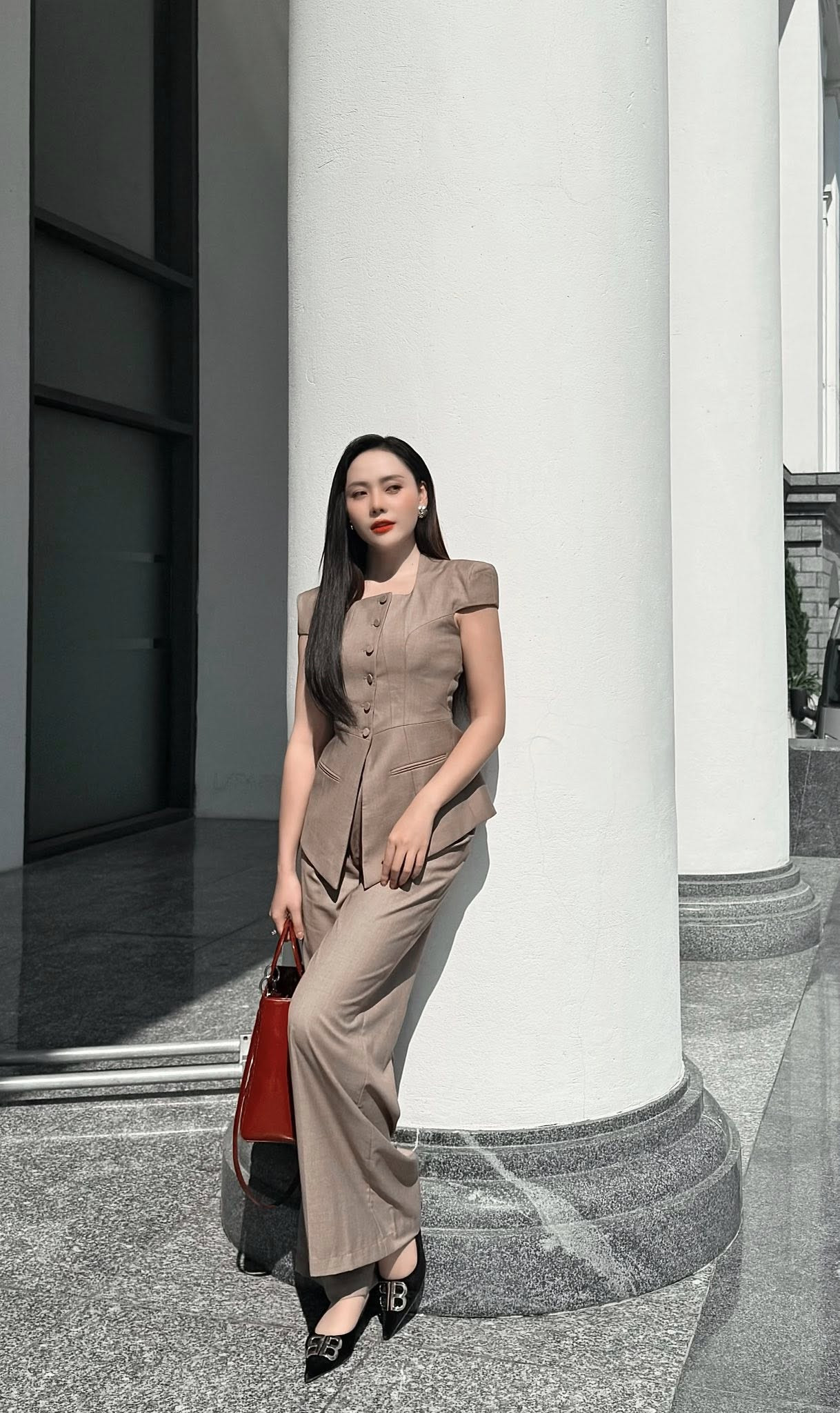 Người tình bí mật của NSND Trung Anh trong 'Lằn ranh' có sắc vóc đời thực ra sao? - Ảnh 5.