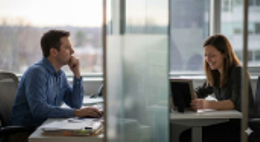 quyet dinh nghi viec vi yeu tham dong nghiep da co gia dinh hinh anh 1