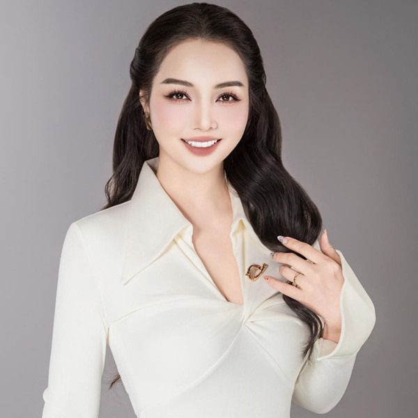 Mỹ nhân Hà thành đóng vai bà mẹ phim 'Mặt trời lạnh' ở đời thực có sắc vóc 'hack' tuổi- Ảnh 3.