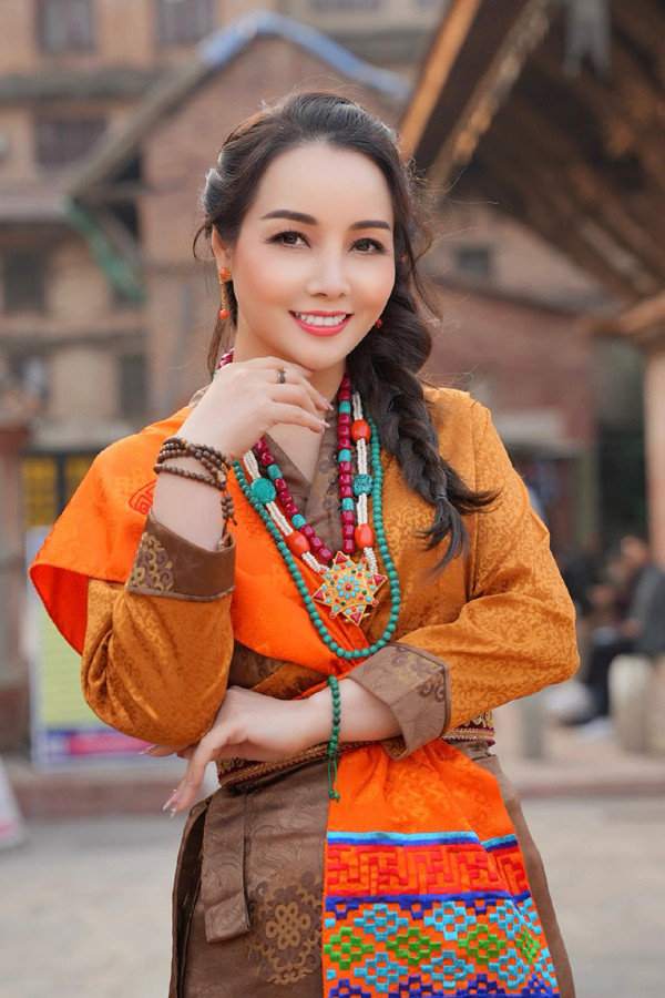 Mỹ nhân Hà thành đóng vai bà mẹ phim 'Mặt trời lạnh' ở đời thực có sắc vóc 'hack' tuổi- Ảnh 6.