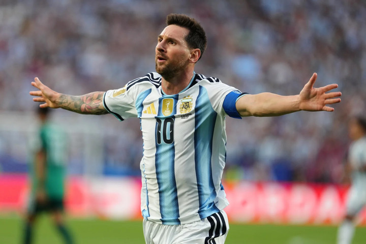 Lionel Messi được Đại học Buenos Aires (UBA) thông báo trao bằng tiến sĩ danh dự. (Ảnh: AP)