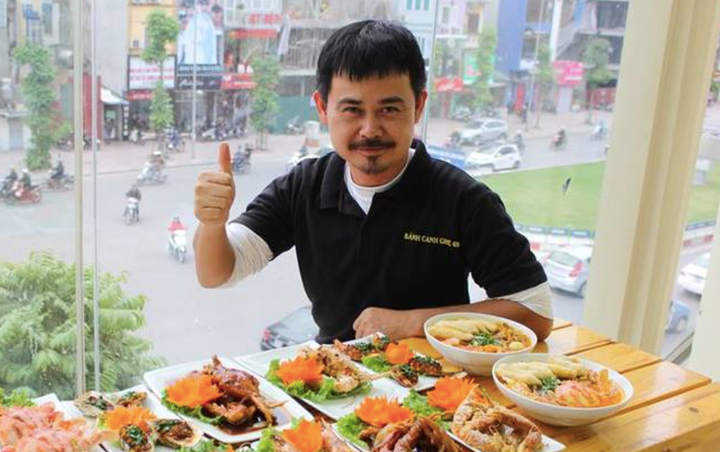 Hành trình của ông trùm phim Việt: Vay NSND Xuân Bắc 50 triệu lập nghiệp, U60 vẫn đứng quán phục vụ khách插图 hanh-trinh-cua-22ong-trum22-phim-viet-vay-nsnd-xuan-bac-50-trieu-lap-nghiep-u60-van-dung-quan-phuc-vu-khach-2-1791603340.png