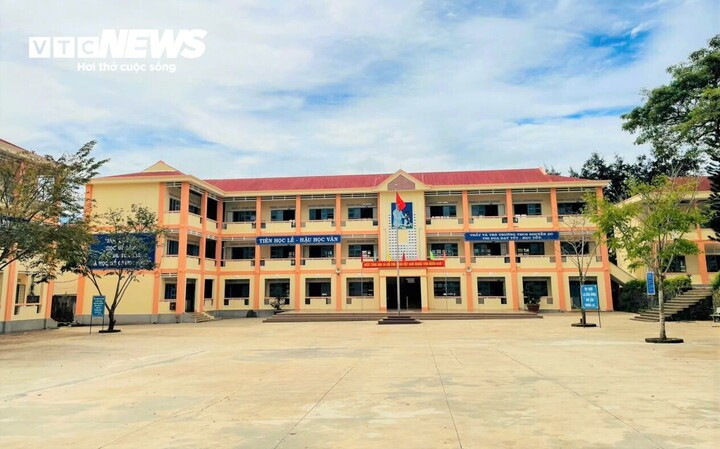 Khuôn viên khang trang của trường THCS Nguyễn Du, phường Diên Hồng, tỉnh Gia Lai.