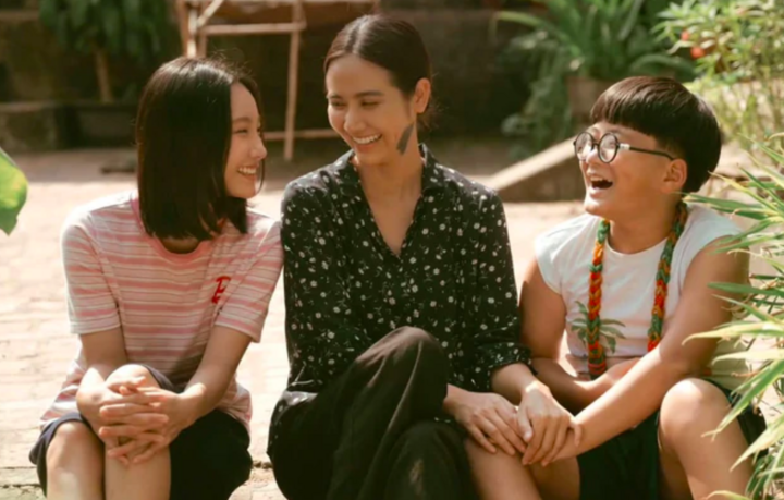 Huyền Lizzie trong bộ phim “Căn nhà không mái che”.