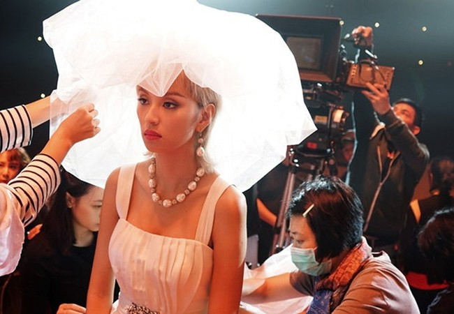 nong-tro-cot-diva-mai-diem-phuong-bi-lay-trom-anh-trai-bat-khoc-treo-thuong-50000-hkd-4-1791724542.jpg