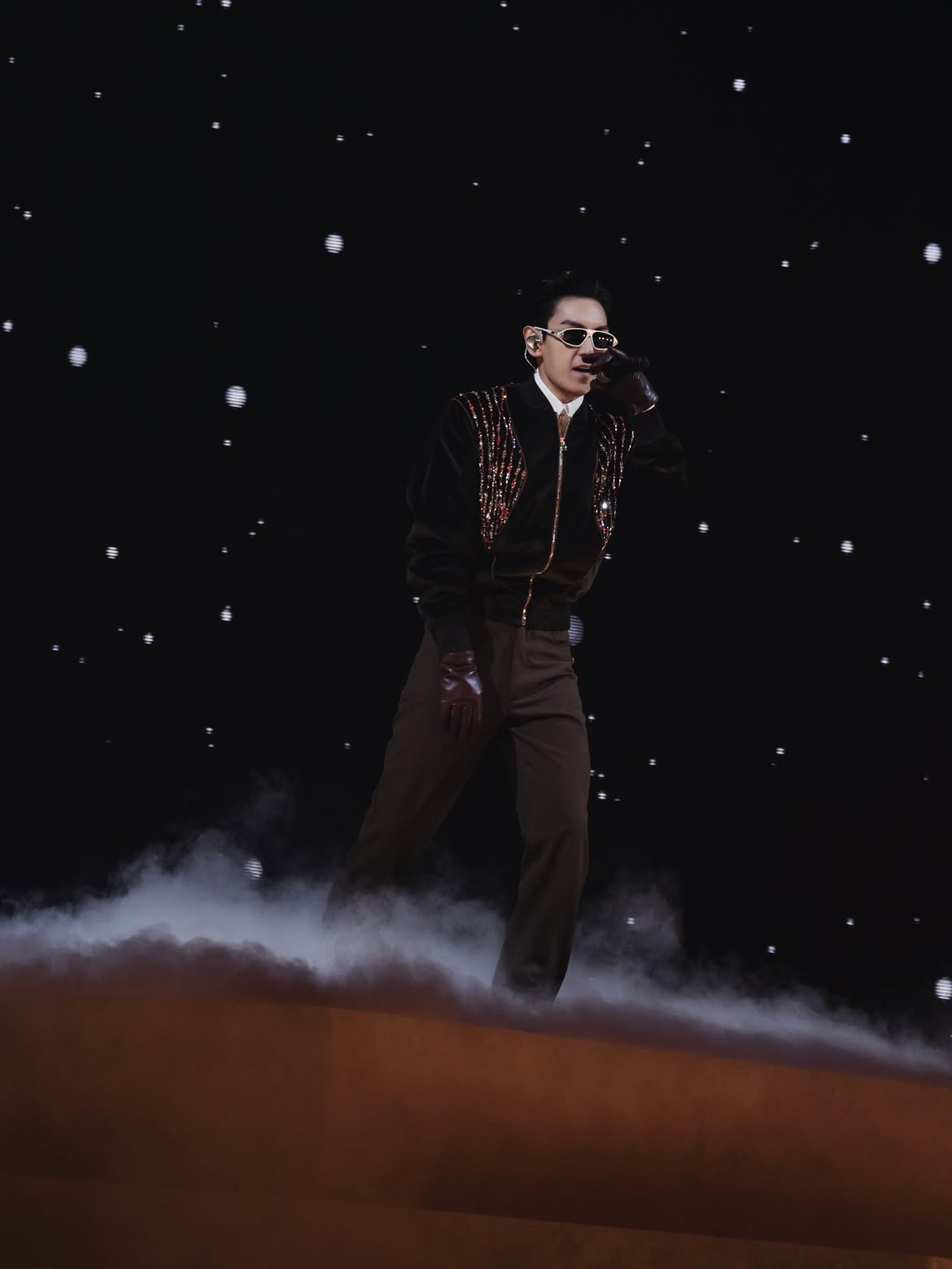 t.o.p va cu truot dai sau bigbang khi nguoi ham mo quay lung hinh anh 2