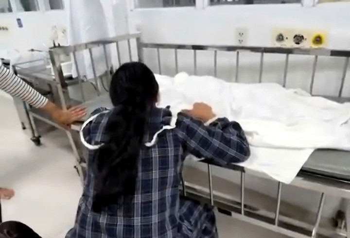 Bệnh nhi tử vong sau khi tiêm kháng sinh (ảnh cắt từ clip)