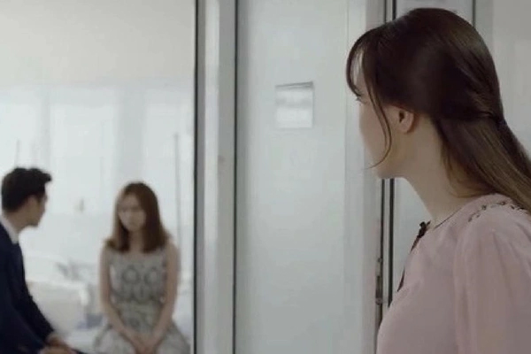 Diễn đàn tháng 10: Ẩn sau hai chữ “thể diện”, nhiều phụ nữ tự giam mình trong “chiếc lồng son” - Ảnh 1.