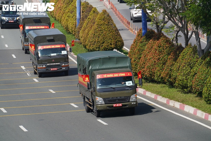 Ban Chỉ đạo đề nghị chính quyền và ban chỉ huy quân sự các địa phương có tuyến đường đoàn xe đi qua tuyên truyền, vận động người dân sinh sống hai bên đường đứng trên vỉa hè tiễn biệt các liệt sĩ. Người dân có thể cầm nhành hoa trắng, thành kính tiễn đưa, đồng thời tuân thủ hướng dẫn của lực lượng chức năng, không gây ảnh hưởng đến an toàn giao thông.