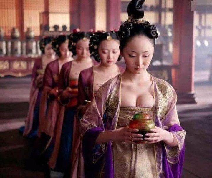Phụ nữ thời Đường sở hữu phong cách ăn mặc phóng khoáng và “táo bạo” nhất trong toàn bộ lịch sử phong kiến Trung Hoa.