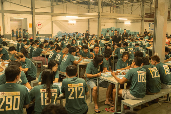 Phim “Trại buôn người” đang có doanh thu 451 tỷ đồng, vượt “Thỏ ơi” với 449,8 tỷ đồng.