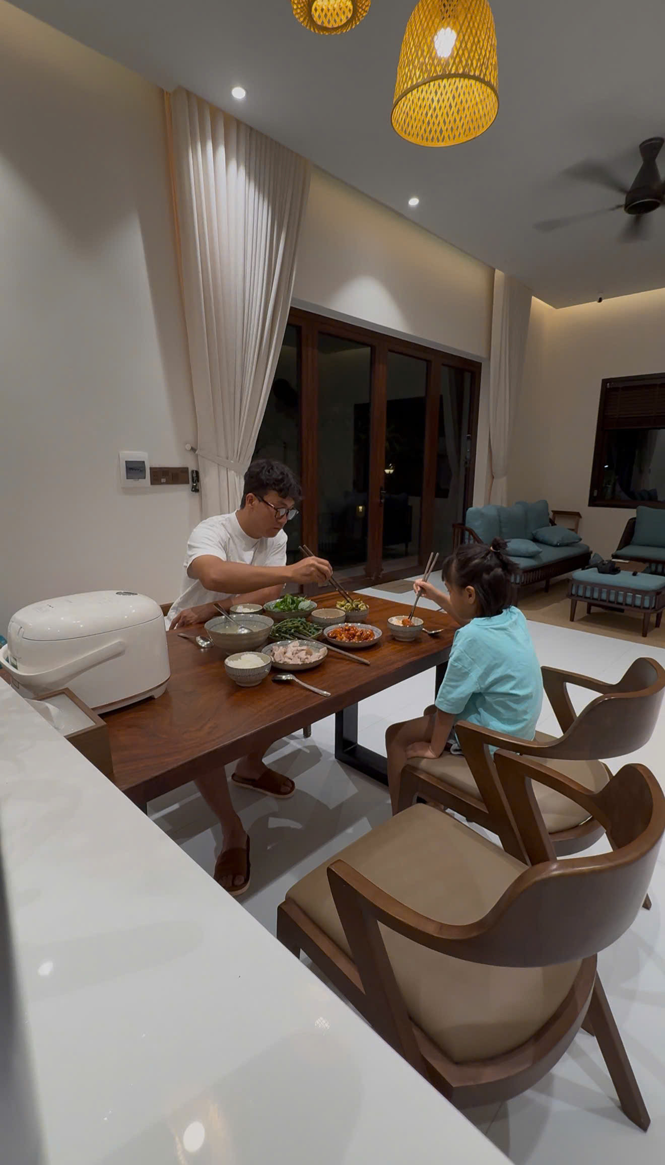 https://static-images.tintuconline.com.vn/vps_images_publish/00002/000012/2026/10/18/vo-chong-tphcm-xay-nha-vuon-500m2-khong-moi-chan-chung-goi-chi-phi-850-trieu-6b3475bd0091436493c7e2caed337092-70.jpg