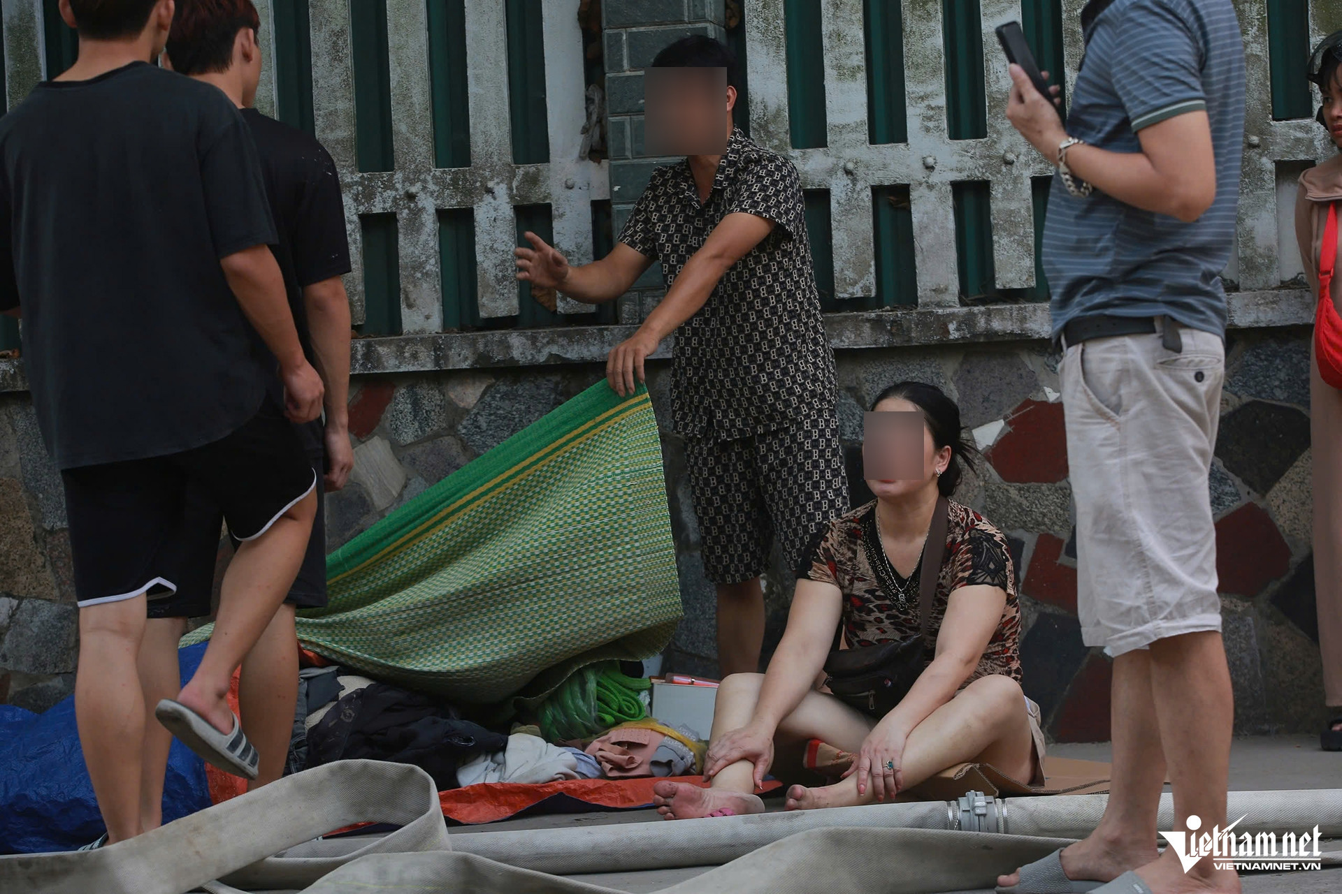 https://static-images.tintuconline.com.vn/vps_images_publish/00002/000012/2026/10/19/hien-truong-tan-hoang-vu-chay-day-nha-tro-tu-phat-sau-tieng-no-lon-o-ha-noi-79312450e140433d9b43af558456faf8-710.jpg