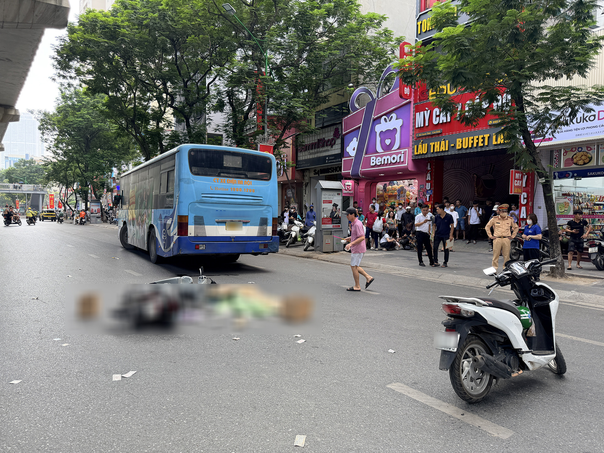 Cô gái 22 tuổi tử vong sau tai nạn xe buýt ở Hà Nội: ‘Sao con lại về như thế này hả con?’插图3