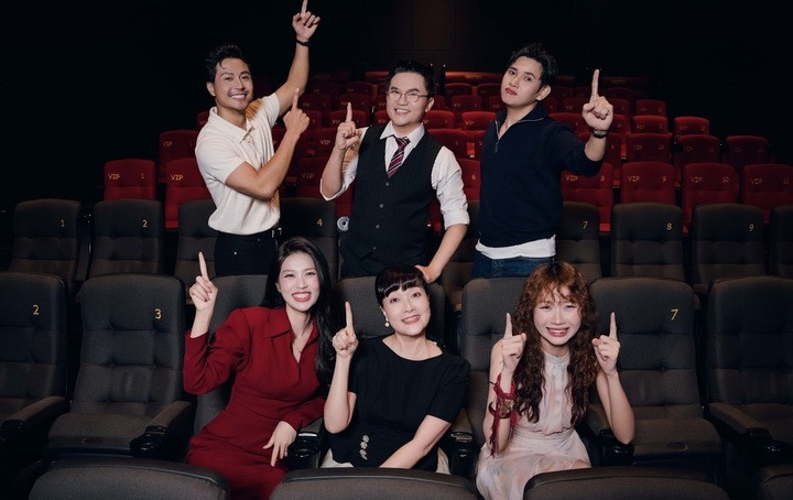 Dàn diễn viên chính của phim “Án mạng karaoke”.