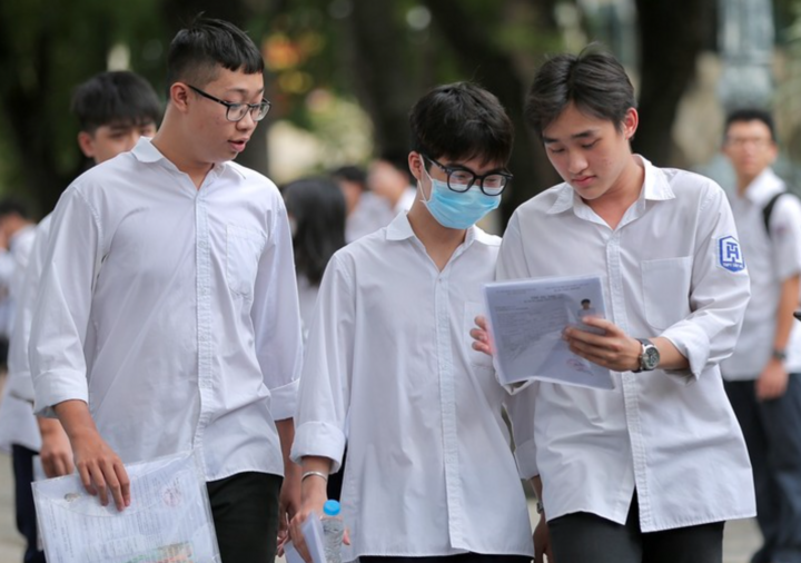 Bộ GD&ĐT đề xuất 3 phương thức tiếp nhận học sinh lớp 10, gồm xét tuyển, thi tuyển, xét tuyển kết hợp thi tuyển. (Ảnh minh họa)