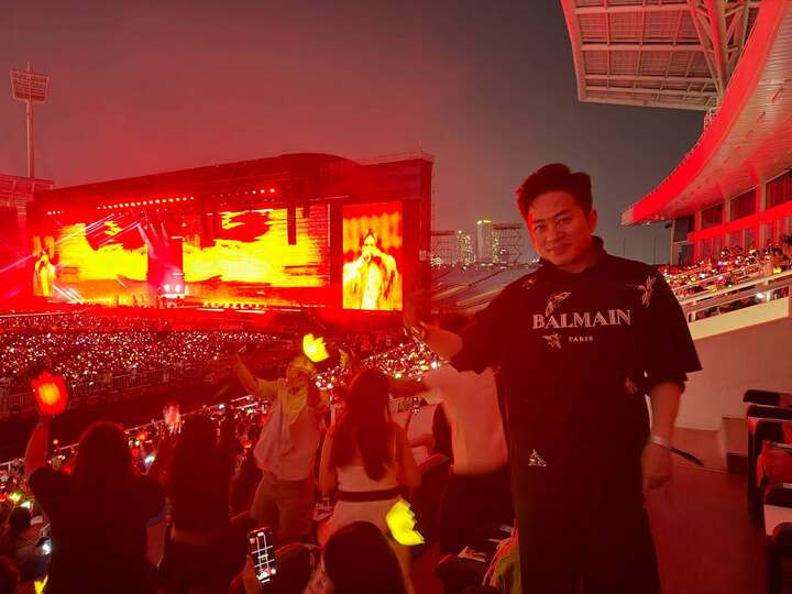 Ca sĩ Tùng Dương đến xem BIGBANG với mục đích học hỏi kinh nghiệm biểu diễn.