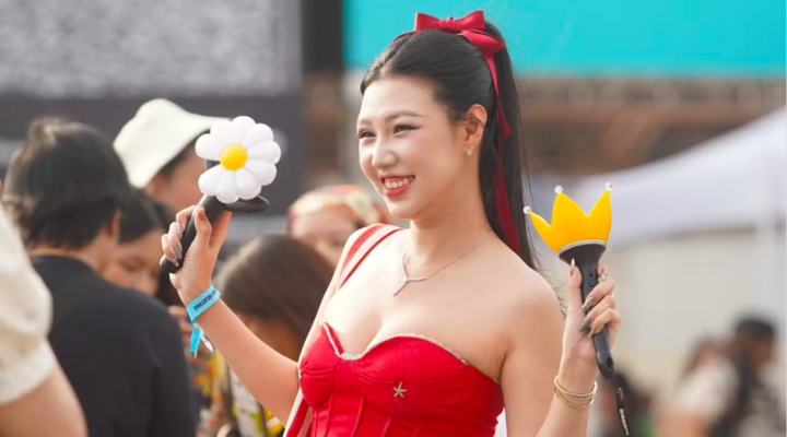 Bên cạnh việc thưởng thức các tiết mục, concert còn là dịp để người hâm mộ thể hiện cá tính thời trang.