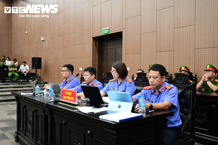 Đại diện VKS tham gia xét xử.