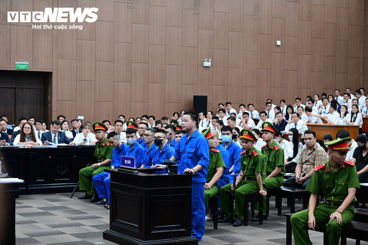 Lê Khắc Ngọ (tức Mr Hunter, SN 1990, trú tại phường Phú Diễn, Hà Nội) bị truy tố về các tội Lừa đảo chiếm đoạt tài sản và Rửa tiền.