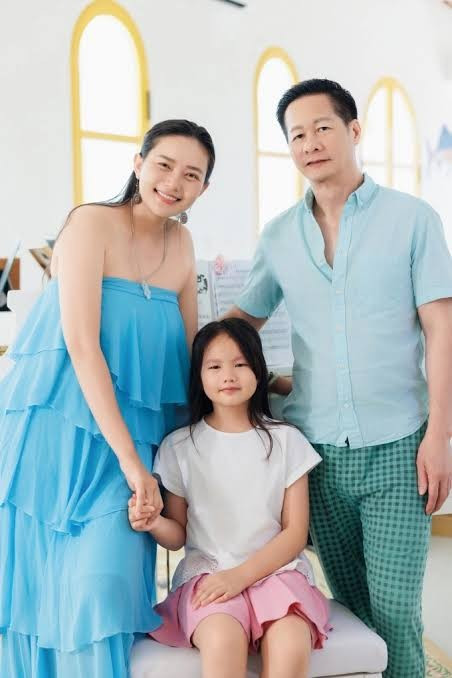 phan-nhu-thao-trai-long-ve-cuoc-song-hon-nhan-22thao-dang-dua-rat-nhieu-vao-chong-minh22-4-1793094185.jpeg